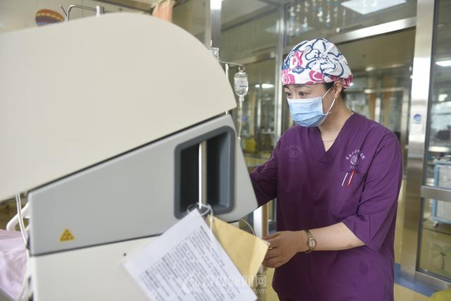 独家:2岁女童在青被毒蛇咬伤 抢救5天捡回命 独家:2岁女童在青被毒蛇咬伤 抢救5天捡回命