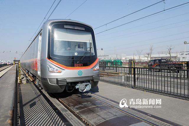 高清:2号线三大换乘站建设提速 年底东段通车