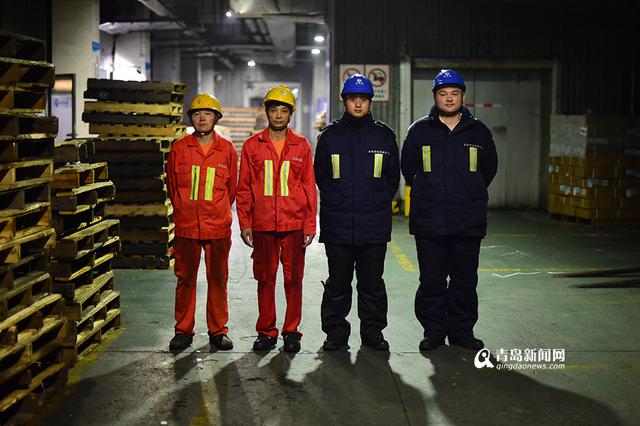 【青岛故事】青岛港冷库搬运工 穿着棉衣过夏