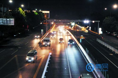 夜间行车：莫让汽车远光灯成为马路杀手