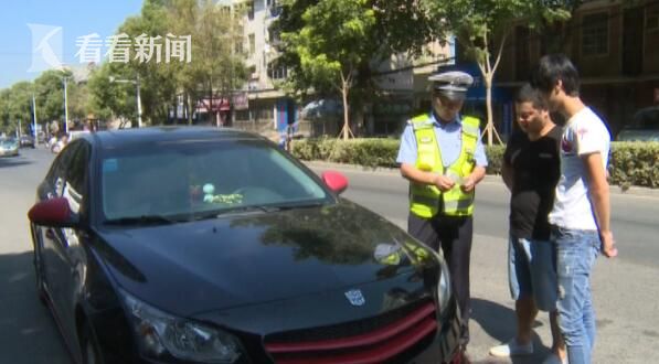 员工撞坏路边汽车 老板主动留字条致歉赔偿