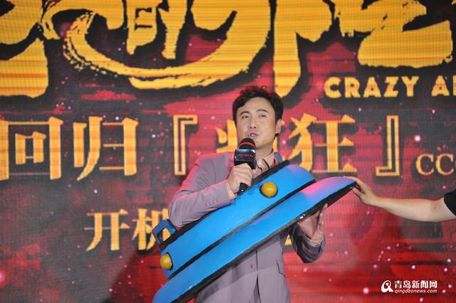 高清:宁浩西海岸拍新片 与黄渤沈腾组新铁三角