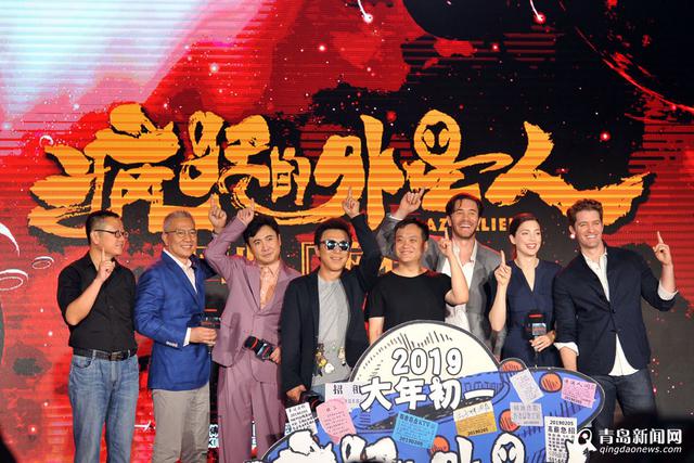 高清:宁浩西海岸拍新片 与黄渤沈腾组新铁三角