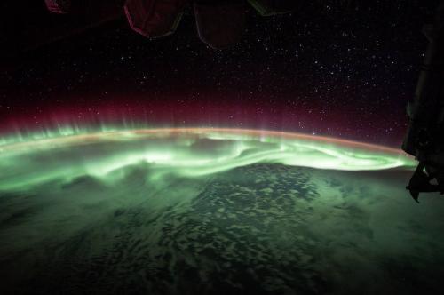 美国宇航员费舍尔拍摄了这张绚烂的极光图景