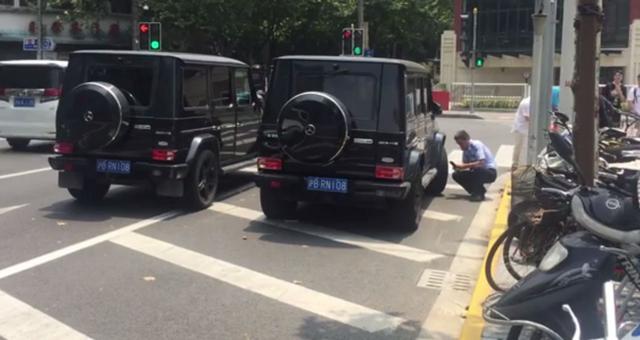 上海街头现“双胞胎”豪车 车牌车型一样(图)