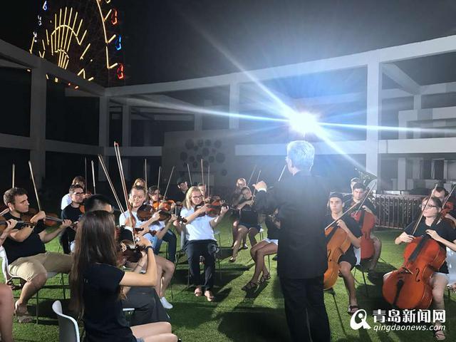 世界首支摩天轮交响乐在青岛西海岸奏响(组图)