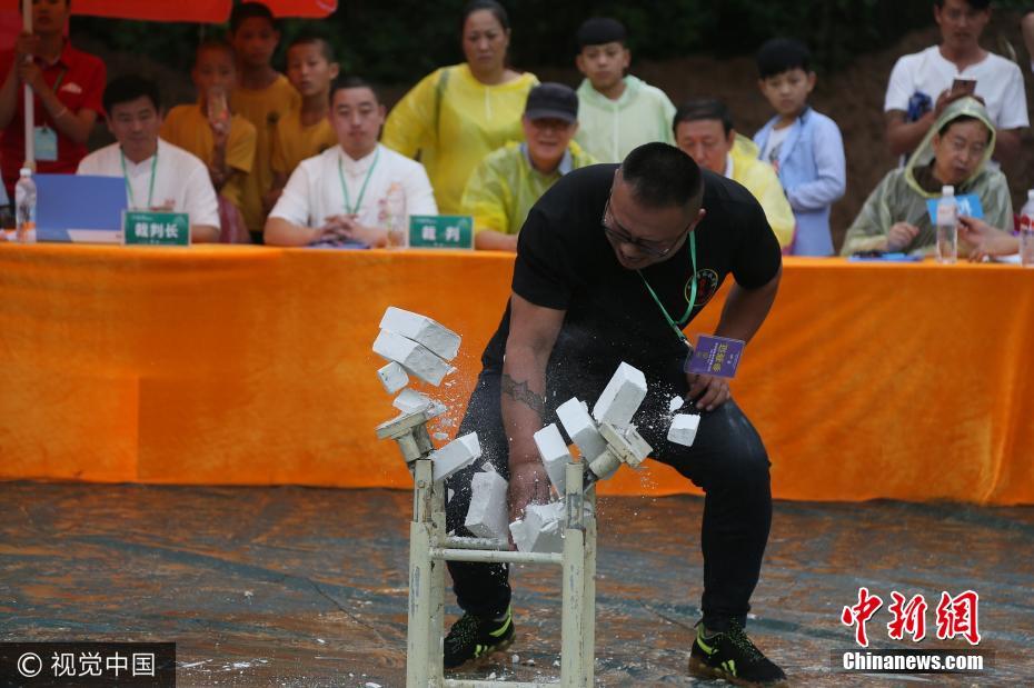 少林寺比武大会开幕 各路高手亮出绝活