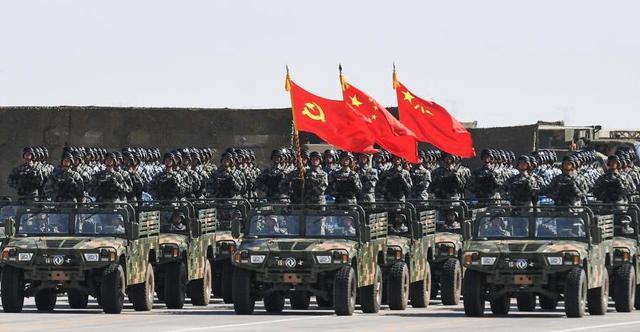 阅兵式震撼场面刷屏 这个山东汉子火了 阅兵式震撼场面刷屏 这个山东汉子火了