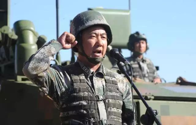 阅兵式震撼场面刷屏 这个山东汉子火了 阅兵式震撼场面刷屏 这个山东汉子火了