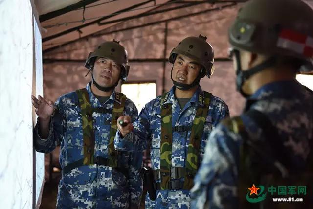 阅兵式震撼场面刷屏 这个山东汉子火了 阅兵式震撼场面刷屏 这个山东汉子火了