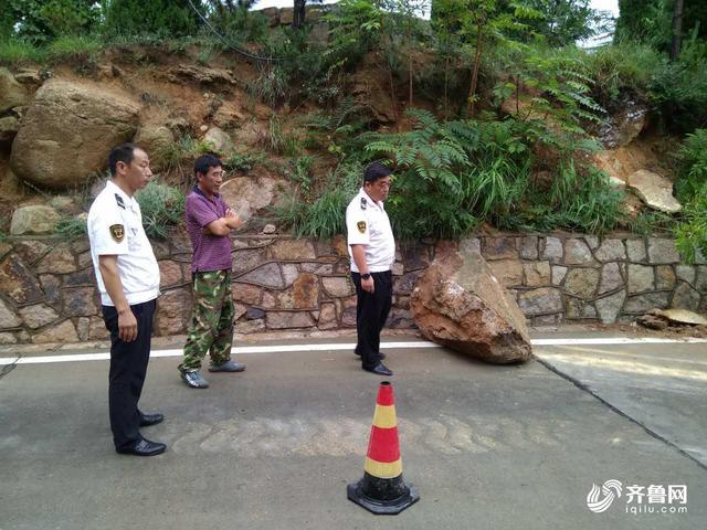 急雨滋润崂山 冲下两块大落石霸道挡山路