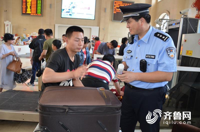 神色慌张露马脚 铁路民警识破公安部网上逃犯