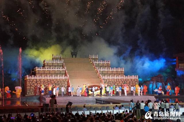 孟凡利开启第一桶酒 啤酒节哈起来(组图)