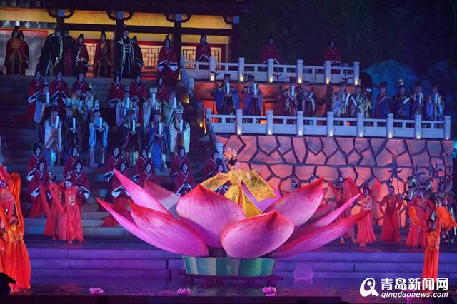 孟凡利开启第一桶酒 啤酒节哈起来(组图)