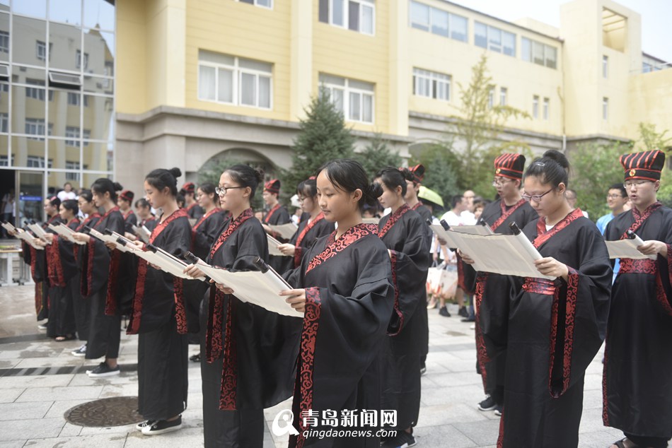 青岛二中首届“子归节”举办 现场上演祭孔古礼