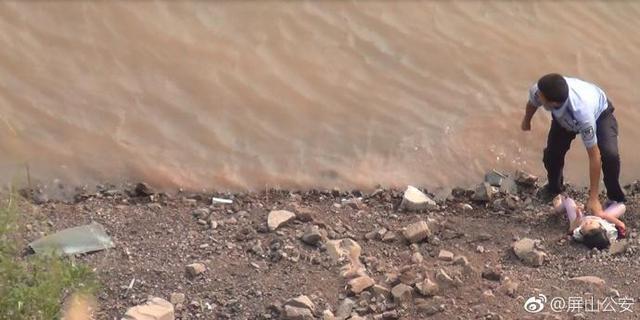 男子因感情纠纷自杀 带俩孩子开车坠江