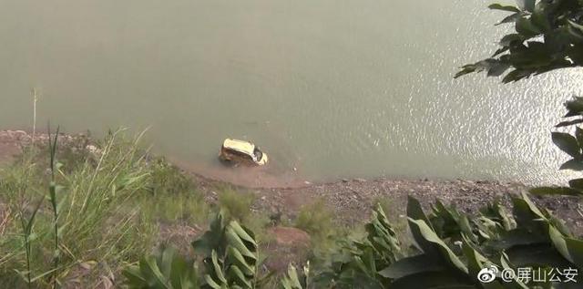 男子因感情纠纷自杀 带俩孩子开车坠江 男子因感情纠纷自杀 带俩孩子开车坠江