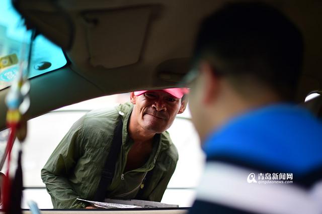 【青岛故事】报纸哥孙达帅：想让儿子过得好