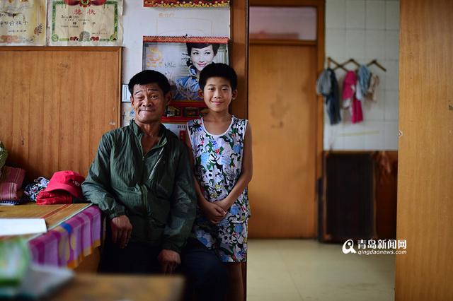 【青岛故事】报纸哥孙达帅：想让儿子过得好