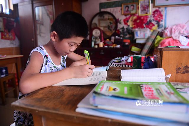 【青岛故事】报纸哥孙达帅：想让儿子过得好