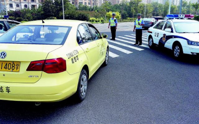 欢乐滨海城变成驾校练车场 教练被查后弃车逃跑