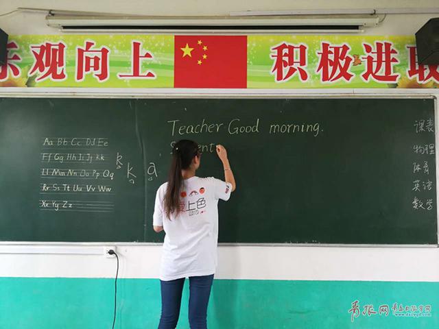 炎炎暑期他们却没回家 留校大学生都在忙些啥