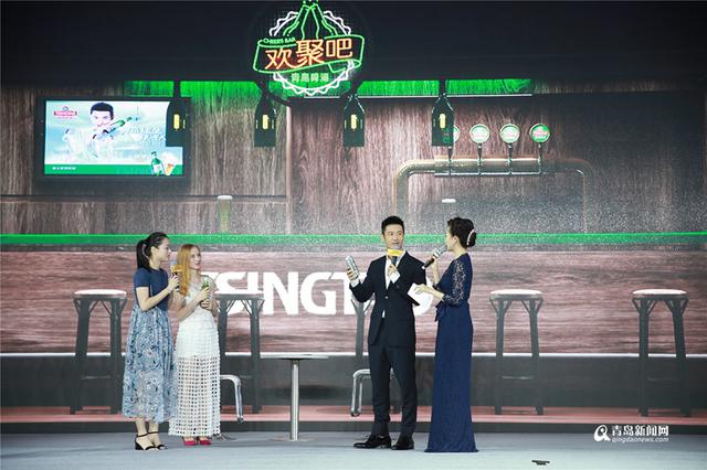 黄晓明回家乡扮酒保 向世界推介青啤