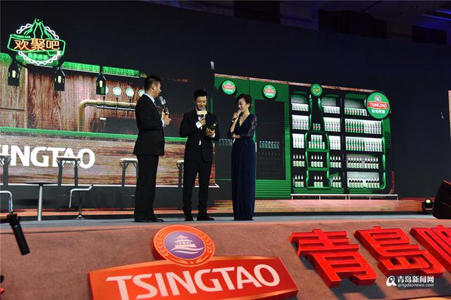 黄晓明回家乡扮酒保 向世界推介青啤