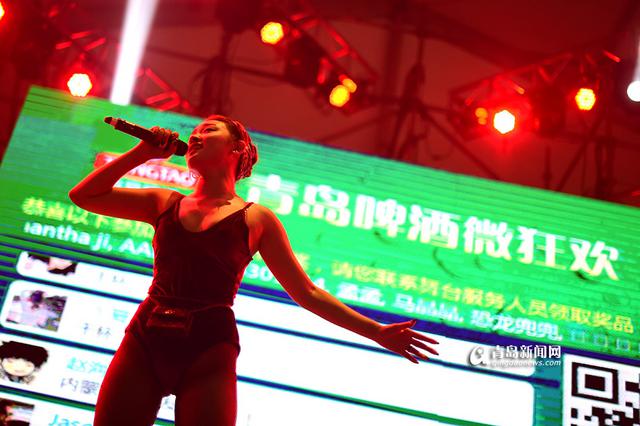 【新青年】啤酒节上的95后女团:我们相信会红