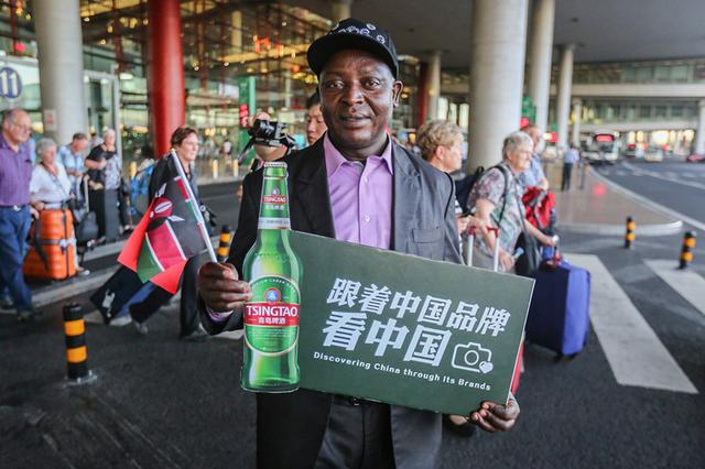 外国人眼中的青岛啤酒什么样？黄晓明化身酒保来推介