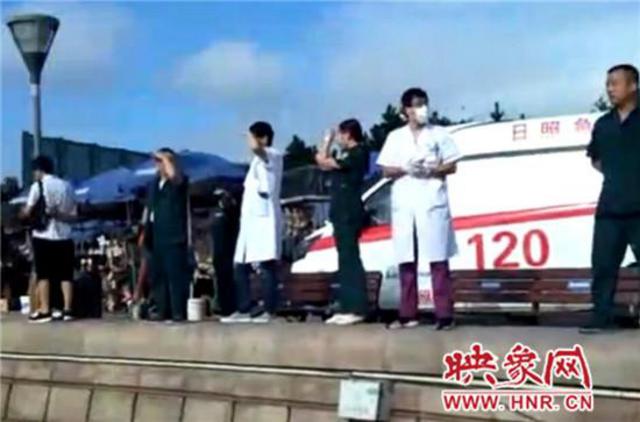 两名女游客不听劝阻登礁石拍照 被卷入海中遇难