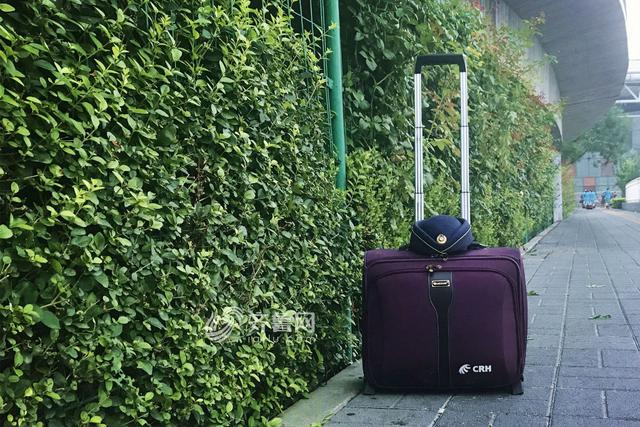 实拍青岛站进京高铁列车 一天内两度进京