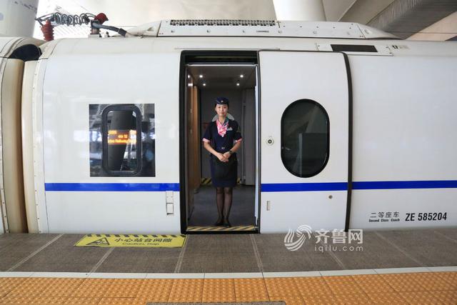 实拍青岛站进京高铁列车 一天内两度进京