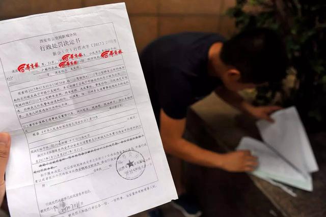 大学生驾驶共享汽车肇事逃逸 被拘后称没钱赔