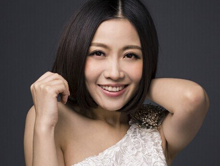 歌手姚贝娜因乳腺癌复发病逝