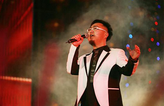 歌手谭赟与妻子遭车祸遇难 曾参加青歌赛