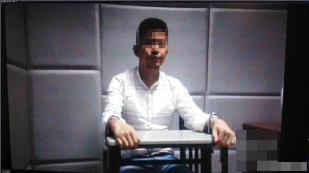 男孩上学途中被绑架 用警匪片知识逃脱