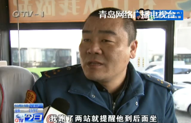 醉酒男大闹公交 驾驶员被拉扯无奈报警