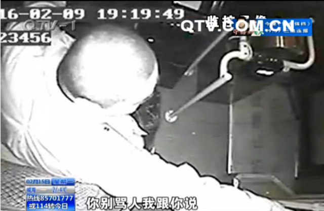 醉酒男大闹公交 驾驶员被拉扯无奈报警