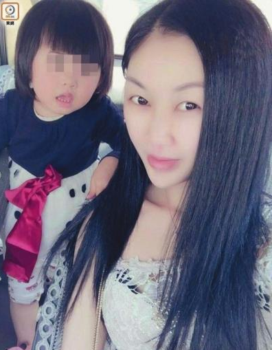 不幸身亡的模特生前和女儿的合影