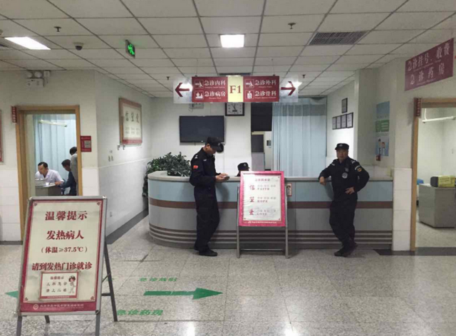 人大硕士“涉嫖”被控制后身亡 送医时戴手铐