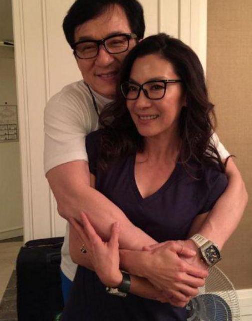 那些被成龙抱过的女星 唯她让成龙面露难色