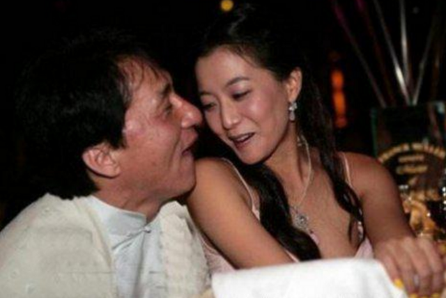 那些被成龙抱过的女星 唯她让成龙面露难色