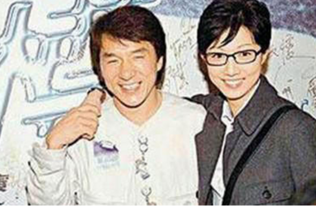 那些被成龙抱过的女星 唯她让成龙面露难色