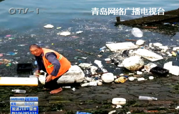 金沙滩浴场垃圾遍地 游客随手丢保洁人员捡不停