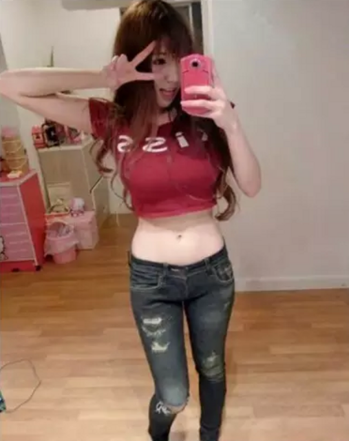 泰国95后女大学生网红萌妹 海量私房照曝光