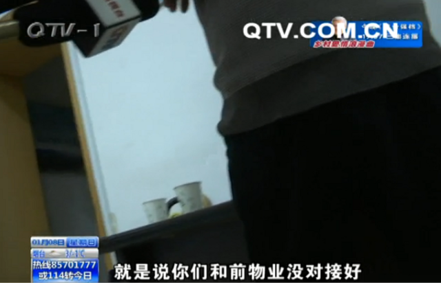 小区70多户居民家停水十多天 靠买水生活