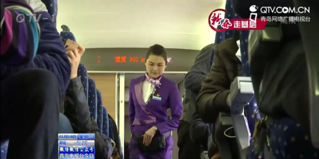 当90后高铁乘务员遇上春运:辛苦也光荣