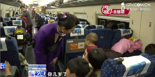 当90后高铁乘务员遇上春运:辛苦也光荣