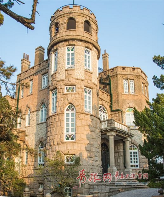 航拍八大关花石楼 肃穆优雅风景独特